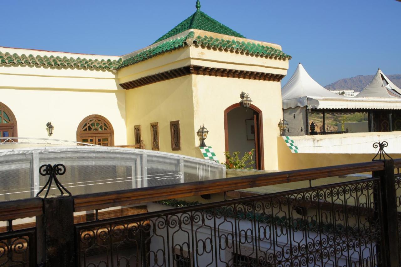 Riad Les Remparts De Фес Екстериор снимка